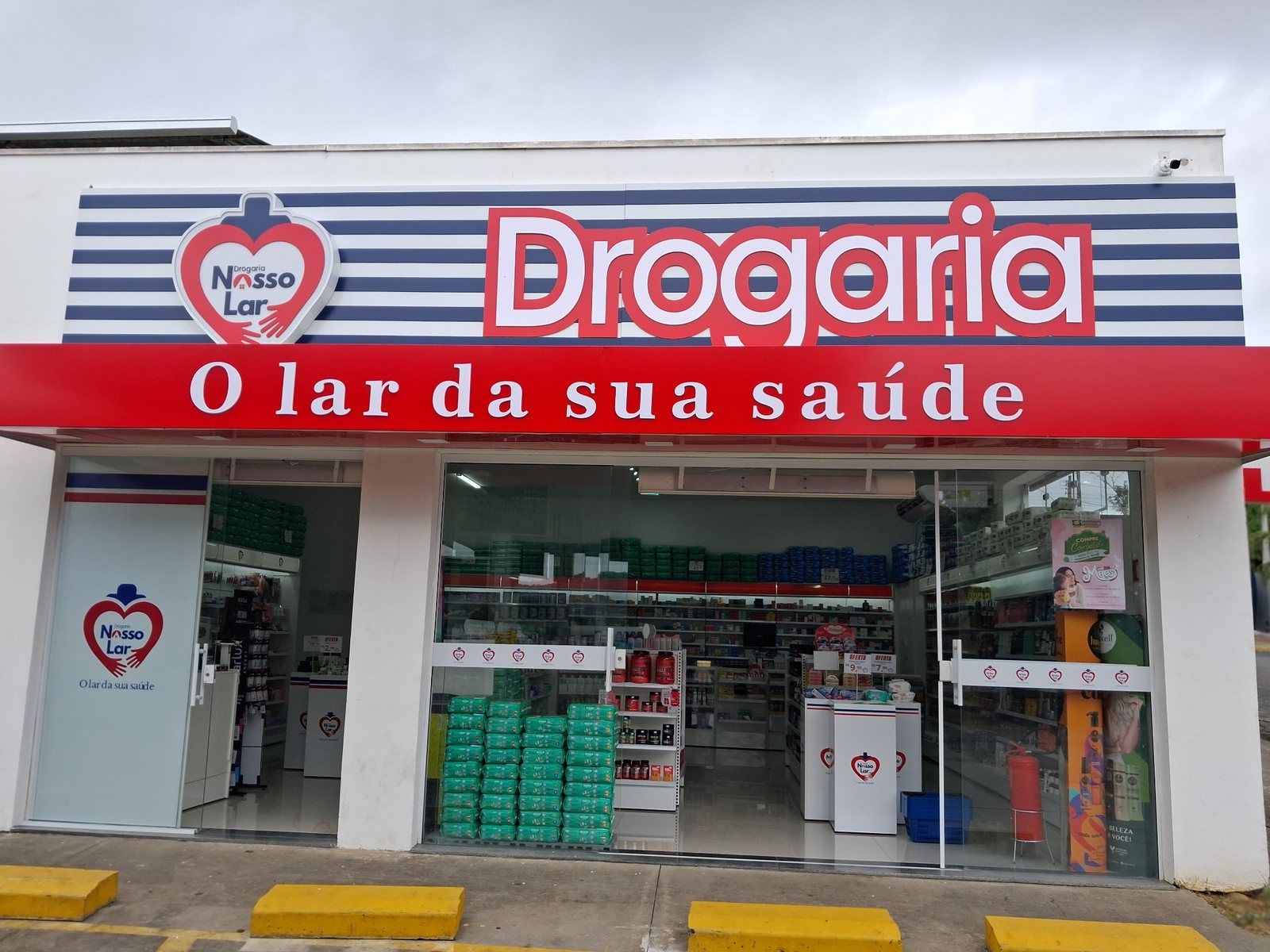 Fachada da Drogaria Nosso Lar em Jacupiranga-SP